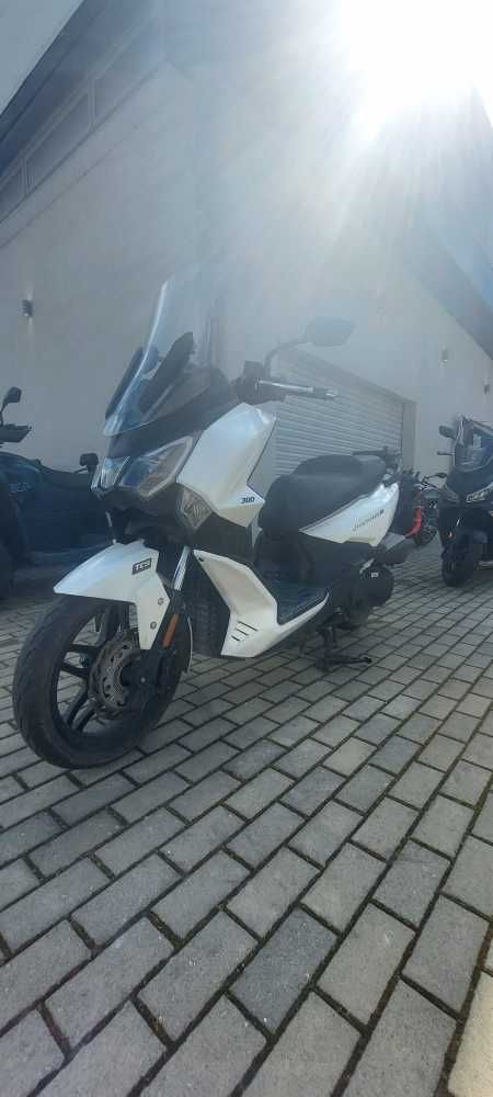 מודעת רכב סאן יאנג ג'וירייד 300 15