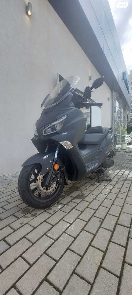 מודעת רכב סאן יאנג ג'וי-מקס Z-300