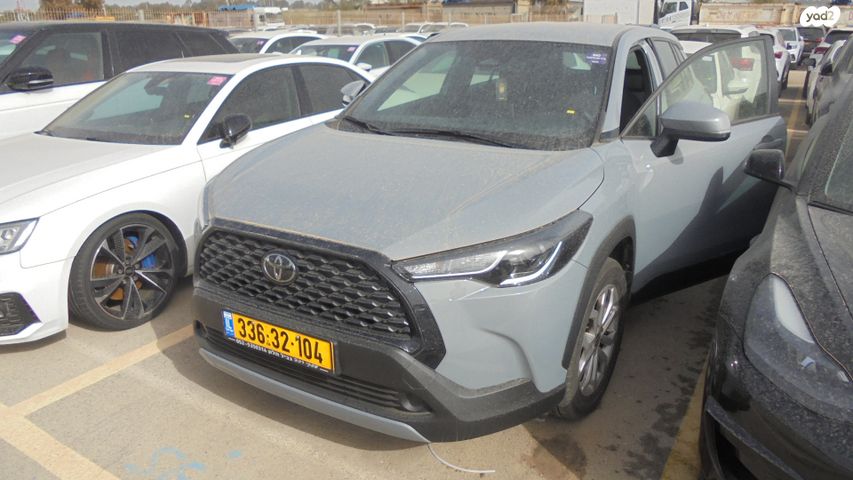 מודעת רכב טויוטה קורולה קרוס