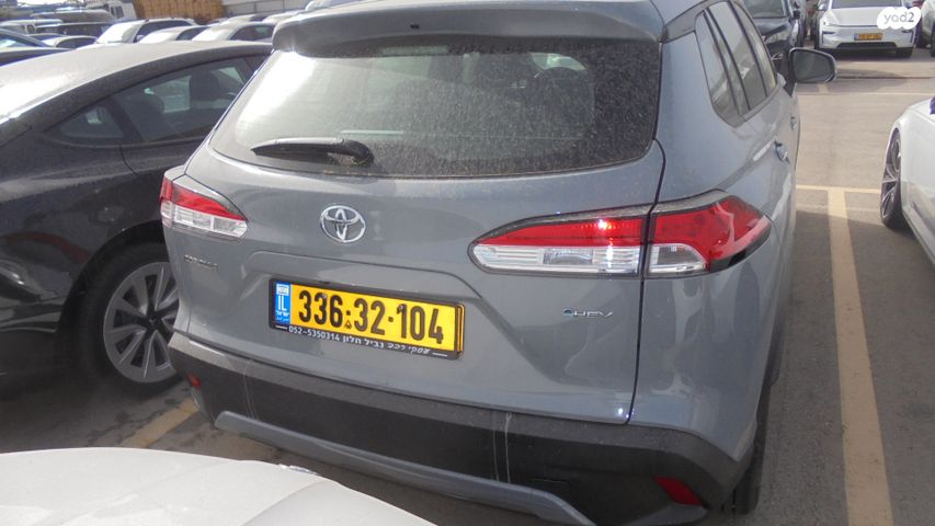 מודעת רכב טויוטה קורולה קרוס 2