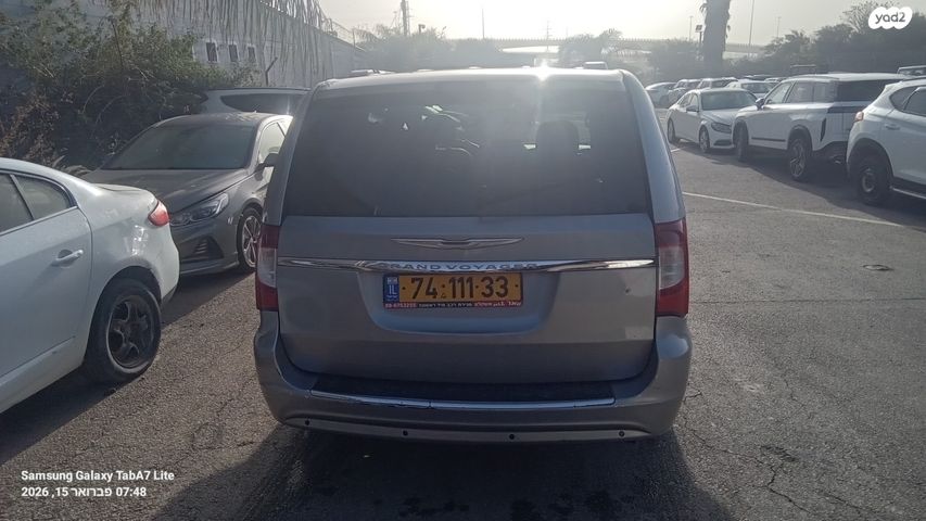 מודעת רכב קרייזלר גראנד וויאג'ר 2