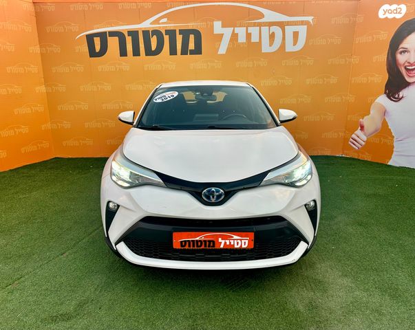 מודעת רכב טויוטה C-HR