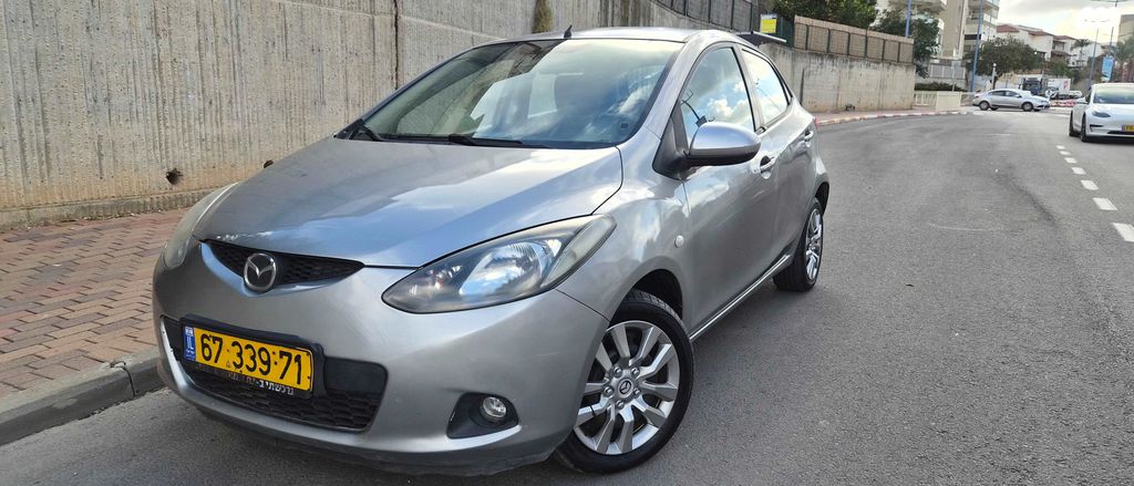 מודעת רכב מאזדה 2