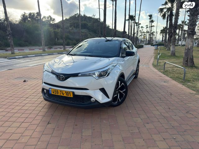 מודעת רכב טויוטה C-HR