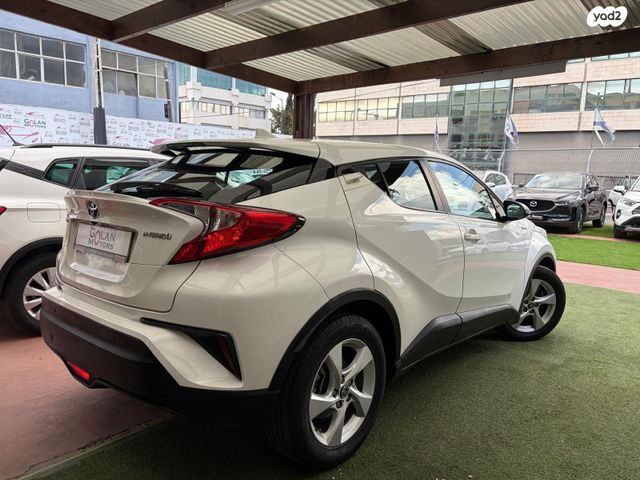 מודעת רכב טויוטה C-HR