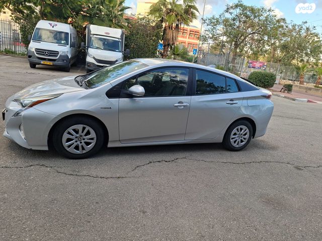 מודעת רכב טויוטה פריוס