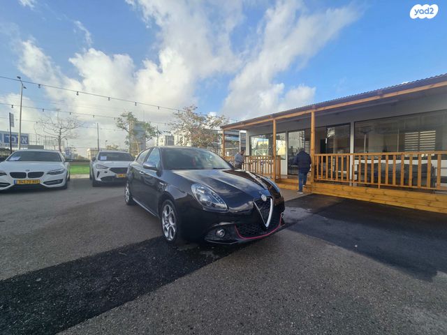 מודעת רכב אלפא רומיאו ג'ולייטה