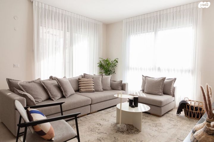 אפרים קציר 16