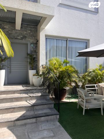 השלושים ושלושה 1