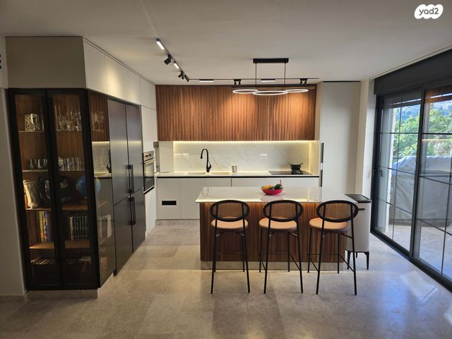 עליית הנוער 14