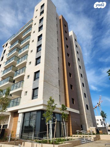 לאה גולדברג 12