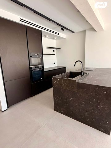 יהודה הימית 10