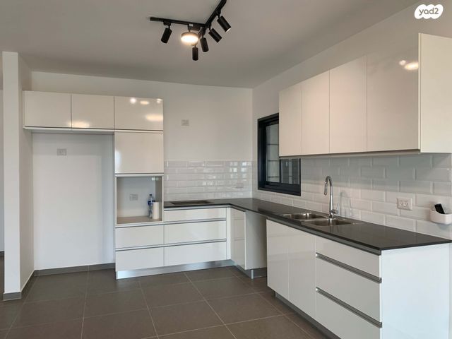 שדרות בן צבי 126