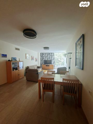 שדרות גלוסקין 9