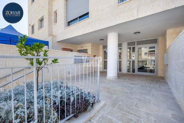 אדמונד סחייק 
