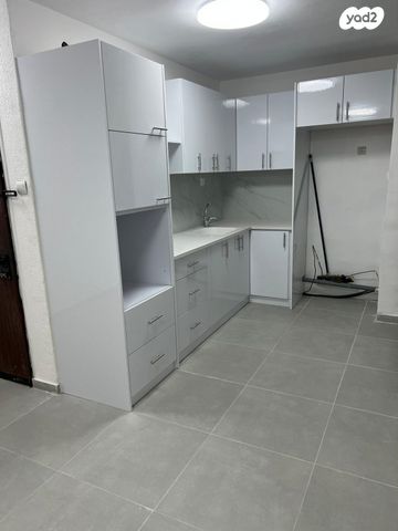 שדרות השושנים 13