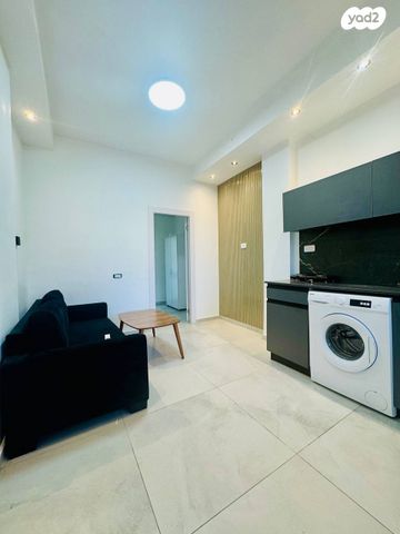 דרך יד לבנים 12