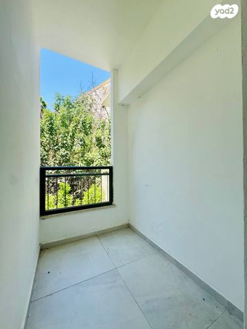 דרך יד לבנים 12