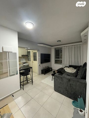 פתח תקווה 11