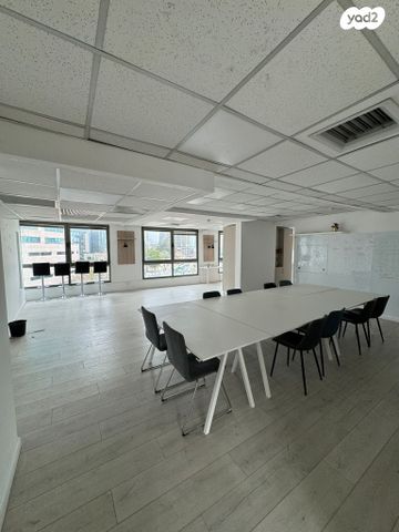 דרך מנחם בגין 90