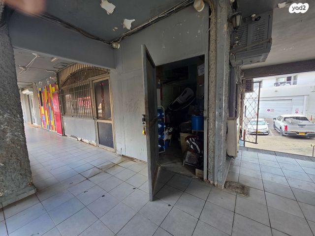 חנויות/ שטח מסחרי