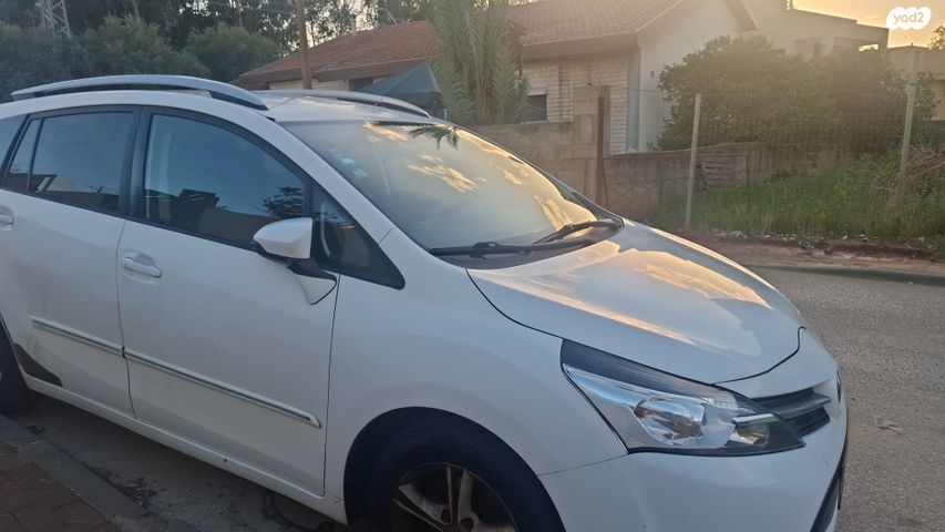 מודעת רכב טויוטה ורסו