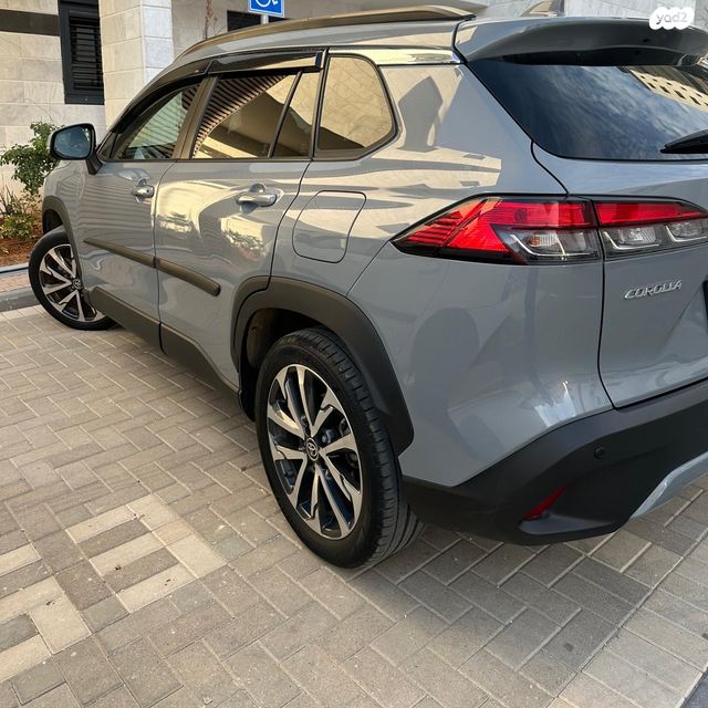 מודעת רכב טויוטה קורולה קרוס