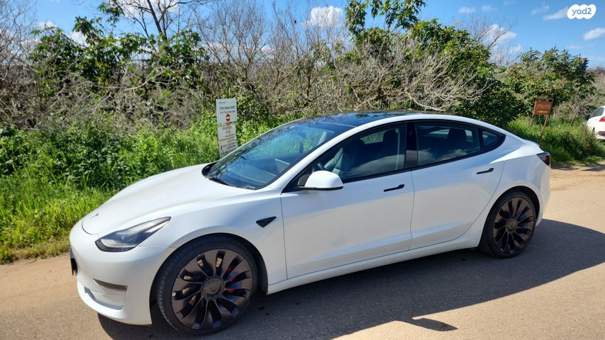 מודעת רכב טסלה מודל 3