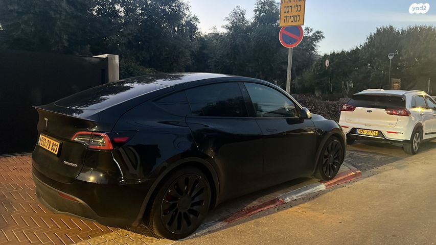 מודעת רכב טסלה מודל Y