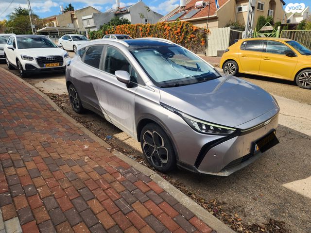 מודעת רכב ג׳ילי Geometry C