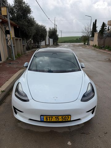 מודעת רכב טסלה מודל 3