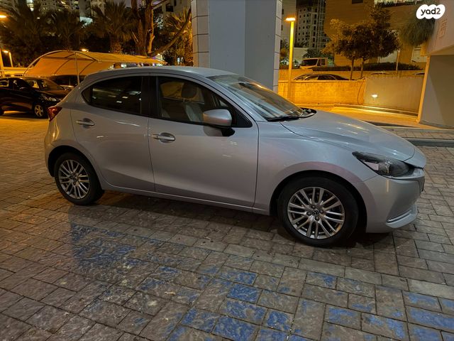 מודעת רכב מאזדה 2