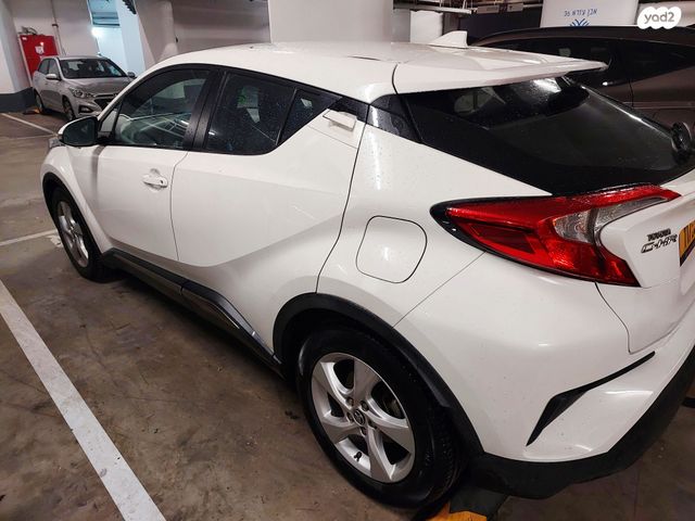 מודעת רכב טויוטה C-HR