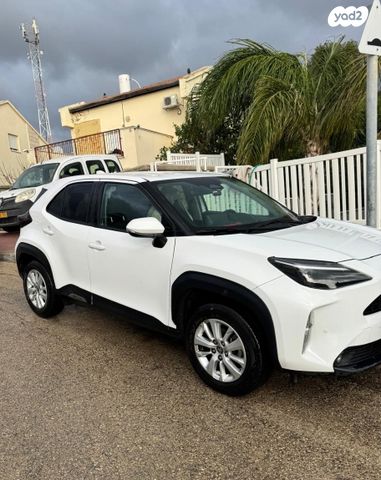 מודעת רכב טויוטה יאריס קרוס