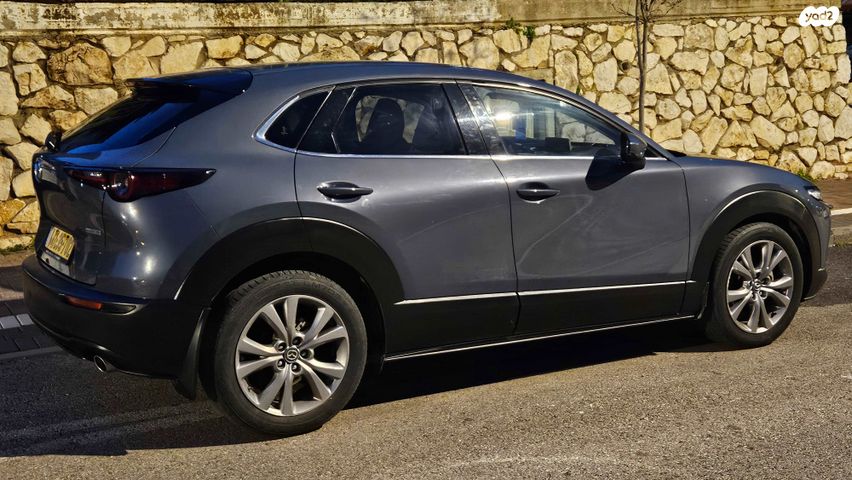 מודעת רכב מאזדה CX-30