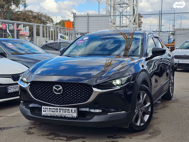מודעת רכב מאזדה CX-30