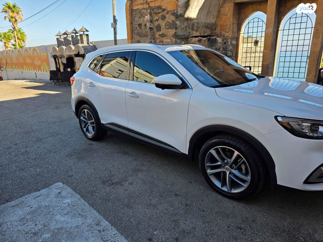 מודעת רכב אם ג'י EHS PHEV