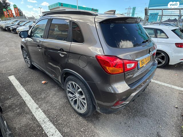 מודעת רכב מיצובישי ASX