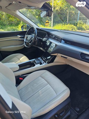 מודעת רכב אאודי E-tron