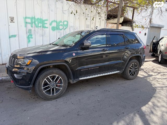 מודעת רכב ג'יפ גרנד צ'ירוקי