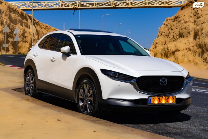מודעת רכב מאזדה CX-30