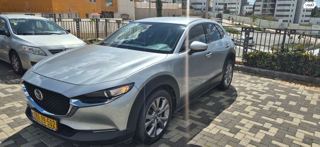 מודעת רכב מאזדה CX-30
