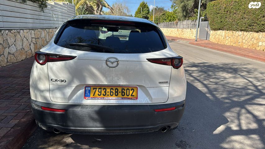מודעת רכב מאזדה CX-30