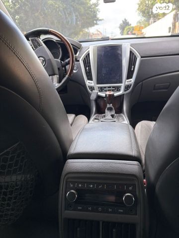 מודעת רכב קאדילק SRX