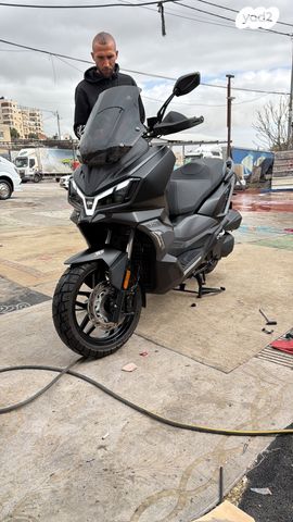 מודעת רכב סאן יאנג ADX 300