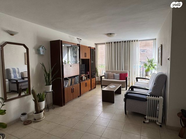 טרומפלדור 24