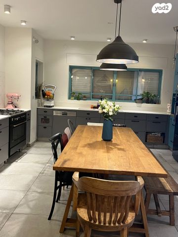 דרך נחל קדם 214