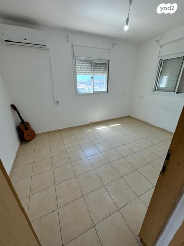 מקווה ישראל 16