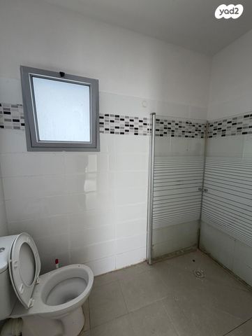 מבוא העירית 16