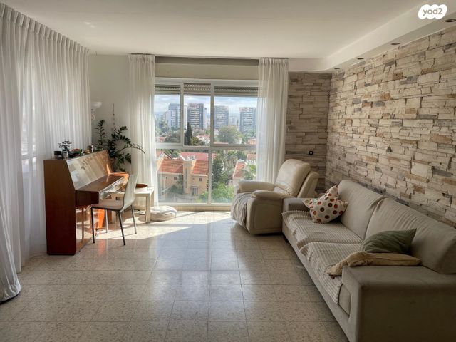 שדרות מנחם בגין 7